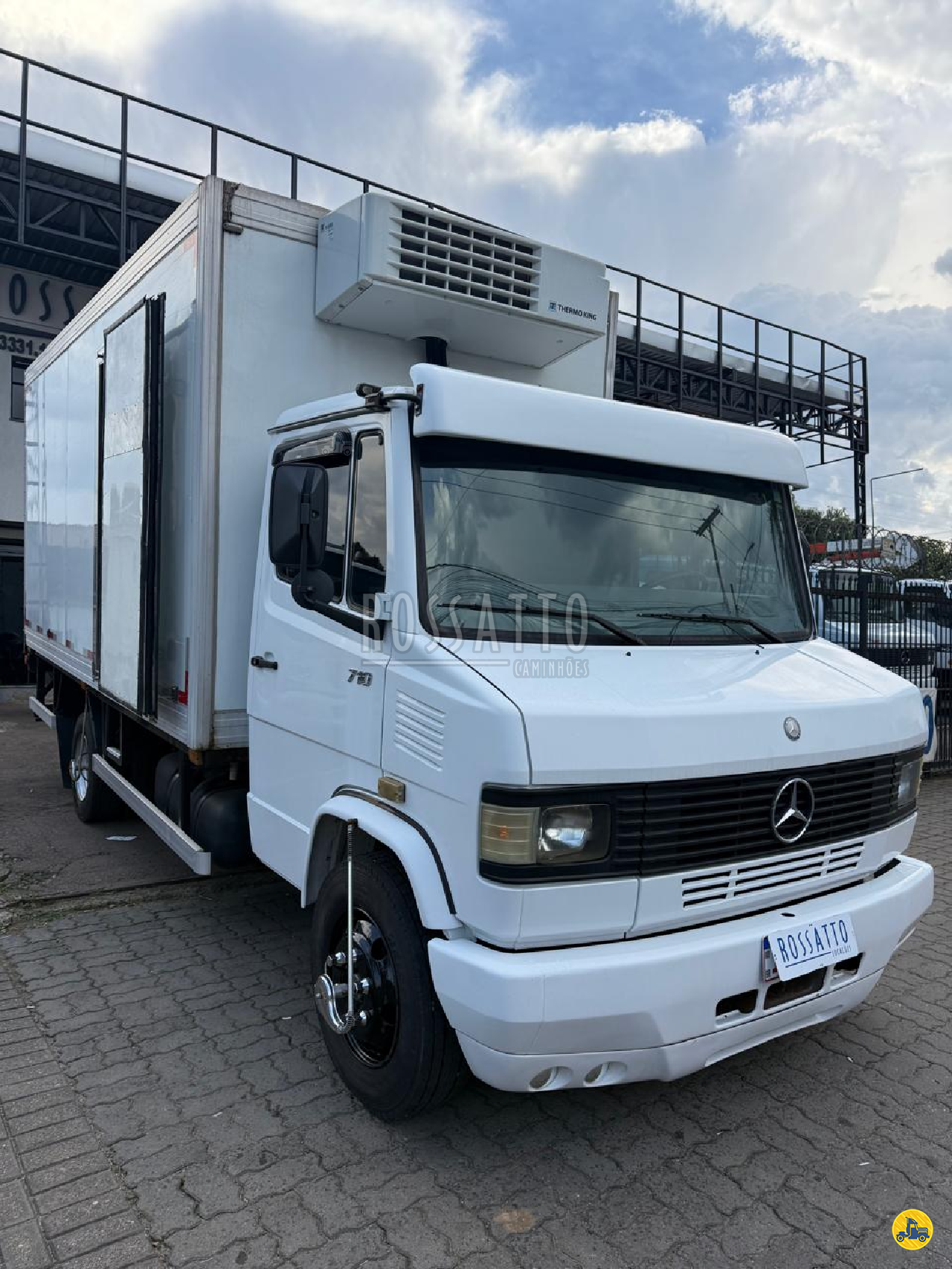 CAMINHAO MERCEDES-BENZ MB 710 Baú Frigorífico 3/4 4x2 Rossatto Caminhões PORTO ALEGRE RIO GRANDE DO SUL RS